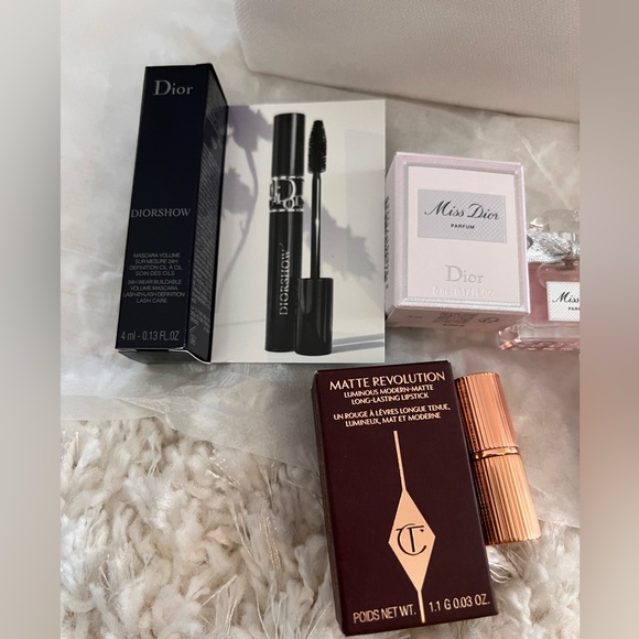 New Miss Dior Pouch & Miss Dior Parfum Deluxe Mini, 5ml. + mini freebies - Picture 2 of 11